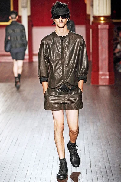 Look 32